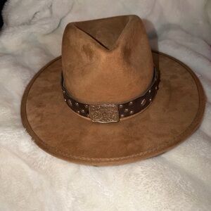 Light Brown Western Wear Hat! In Great Condition, Super Cute and Stylish!